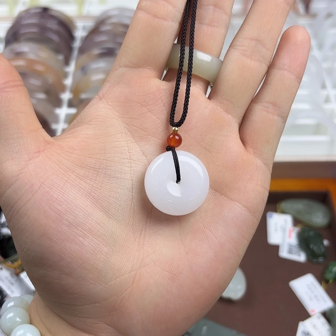 透闪石质玉未镶嵌吊坠(赠链)