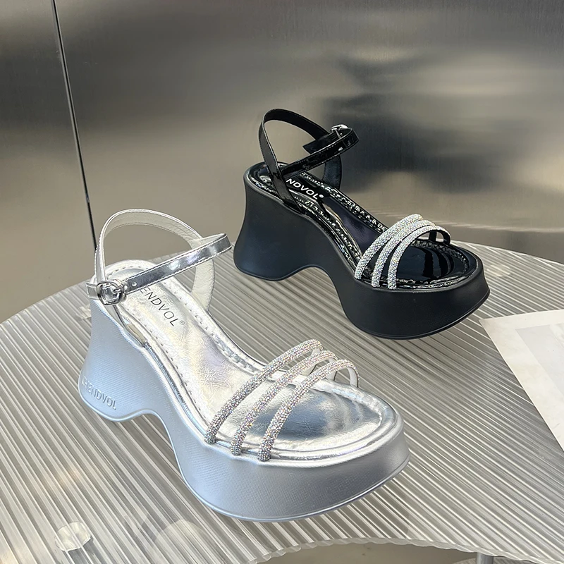 坡跟凉鞋女外穿2025夏季新款真皮水钻厚底小个子一字带SJ229-17