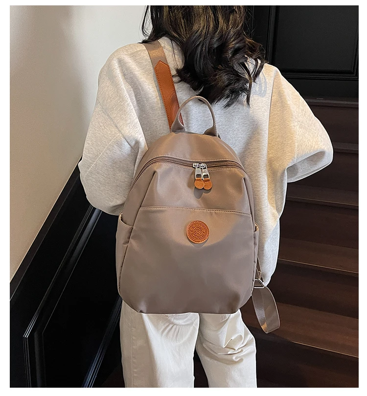 秋季新款轻便透气防水背包时尚双肩包包大容量防水百搭女士包包潮