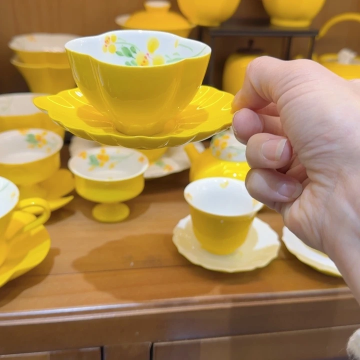 我们就像两面国旗和三条