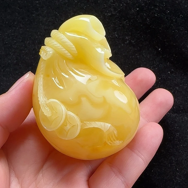 用***玲未镶嵌蜜蜡珠宝奇石
