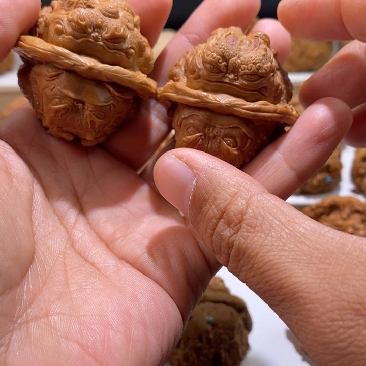 ****空文玩核桃把件纯手工雕刻文玩核桃