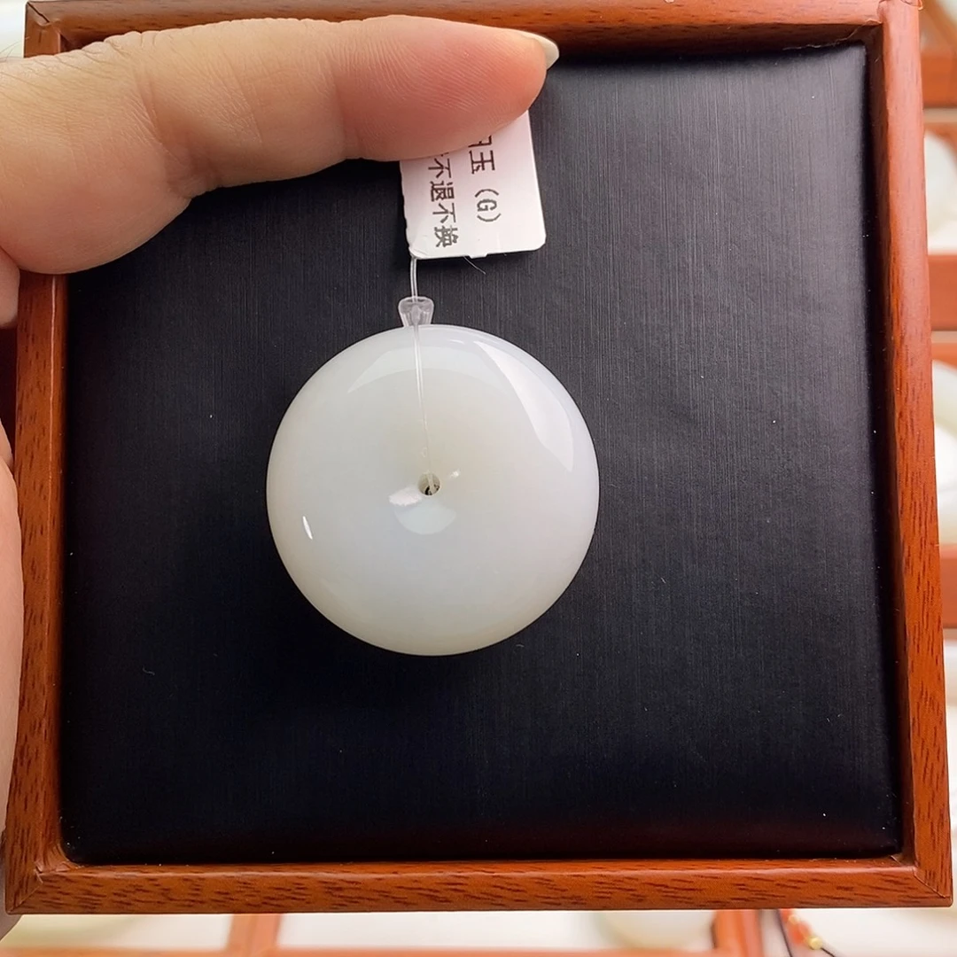颈饰未镶嵌和田玉（白玉）