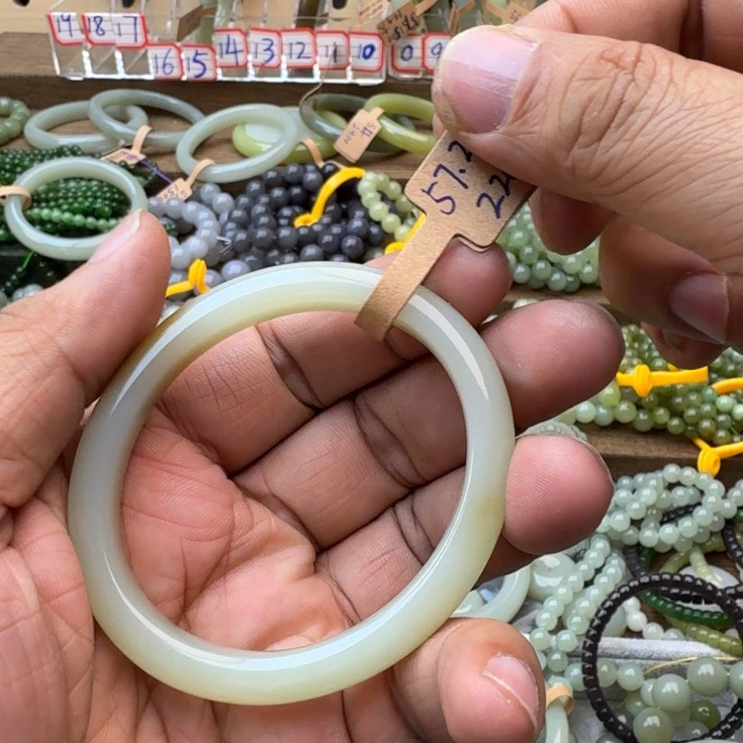 幺***1和田玉未镶嵌手镯