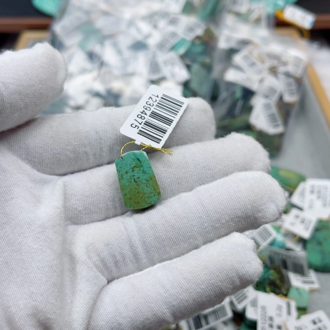 绿松石未镶嵌挂件