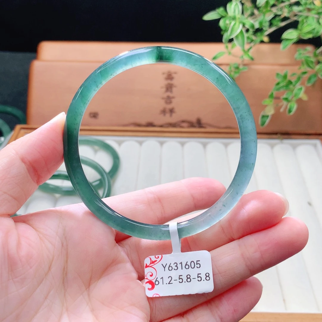 未镶嵌手镯（圆镯）翡翠