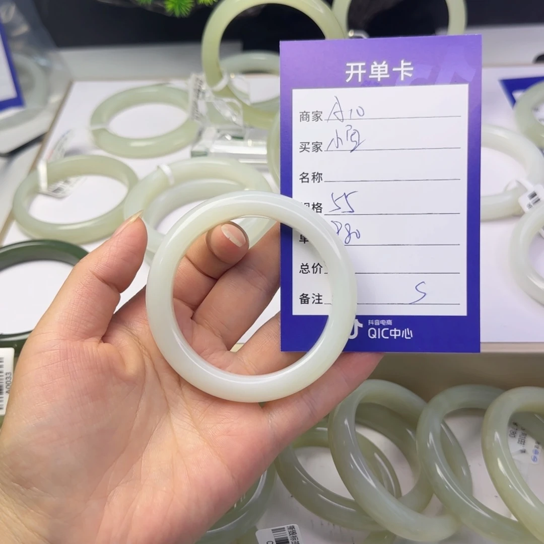 和田玉手镯未镶嵌小**贝