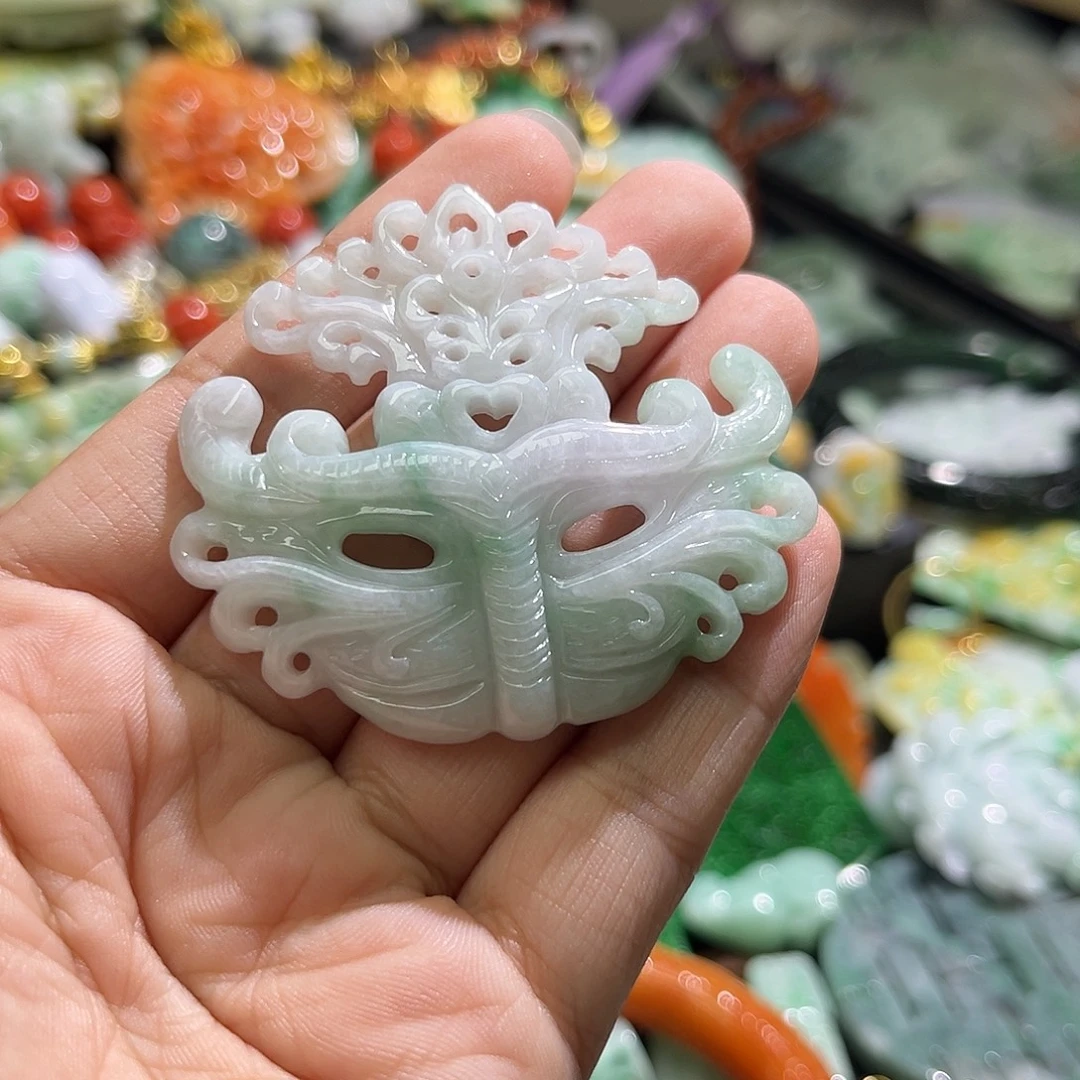 翡翠未镶嵌颈饰待编织