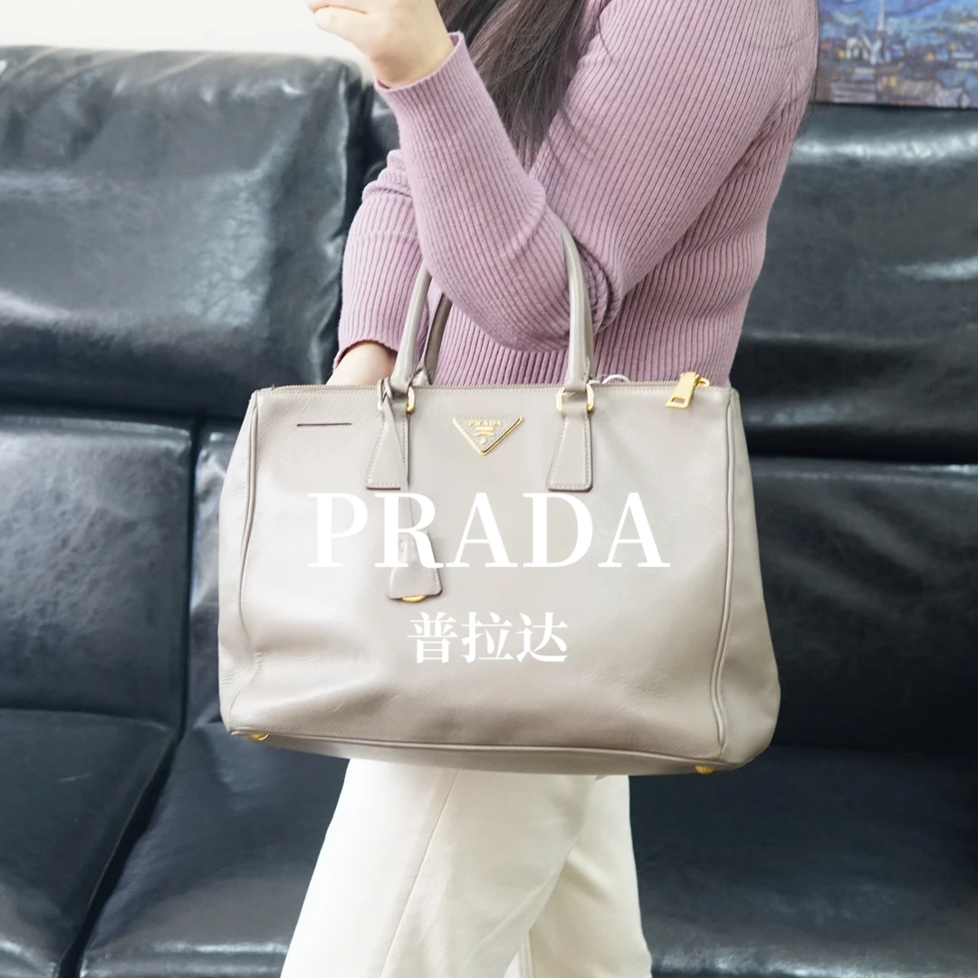 95新 Prada/普拉达 灰色斜挎包/HD12731043/1043