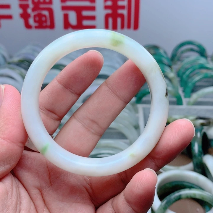 独山玉未镶嵌手镯60