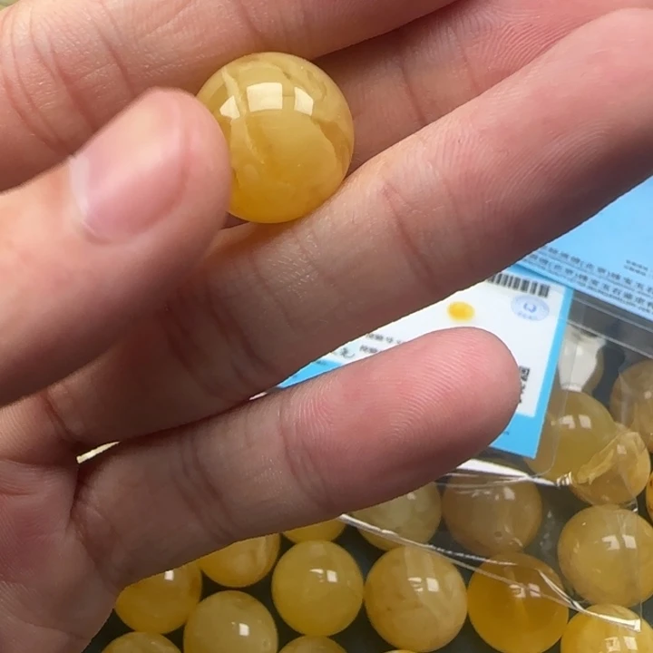 未镶嵌琥珀裸石天然479