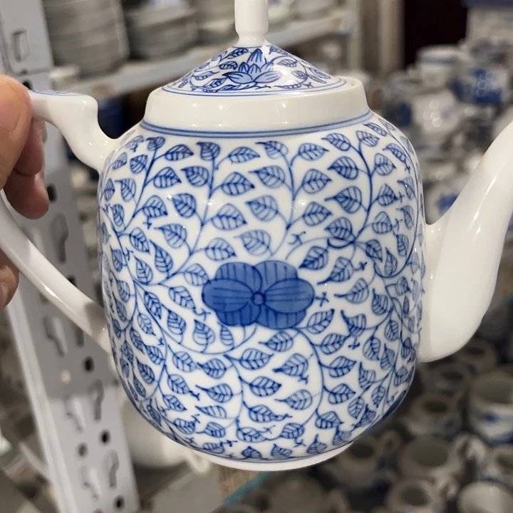 手绘微瑕茶壶一个
