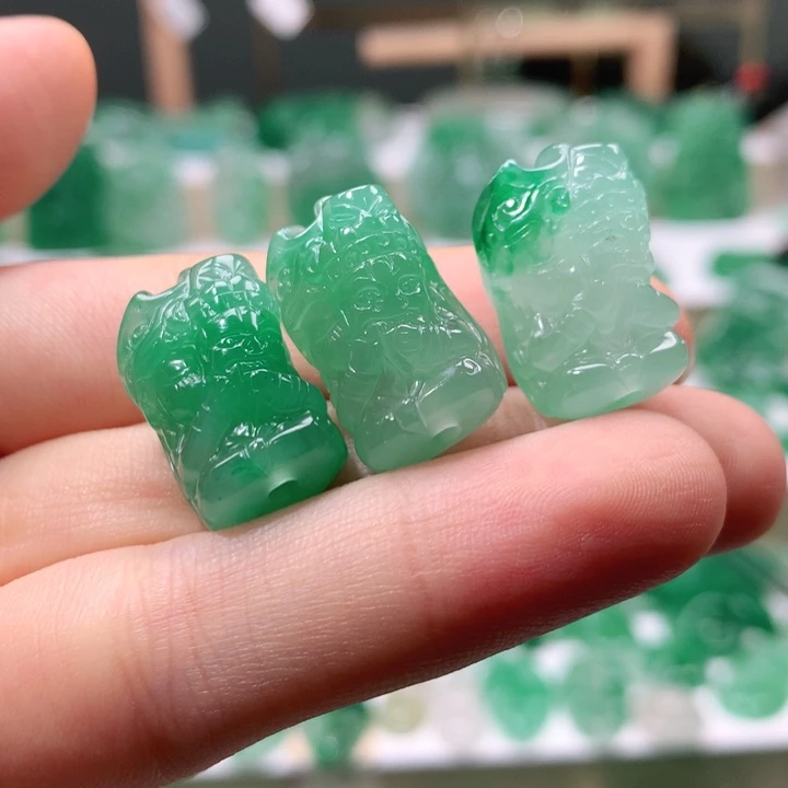 石英质玉未镶嵌颈饰天然非洲翠多选一