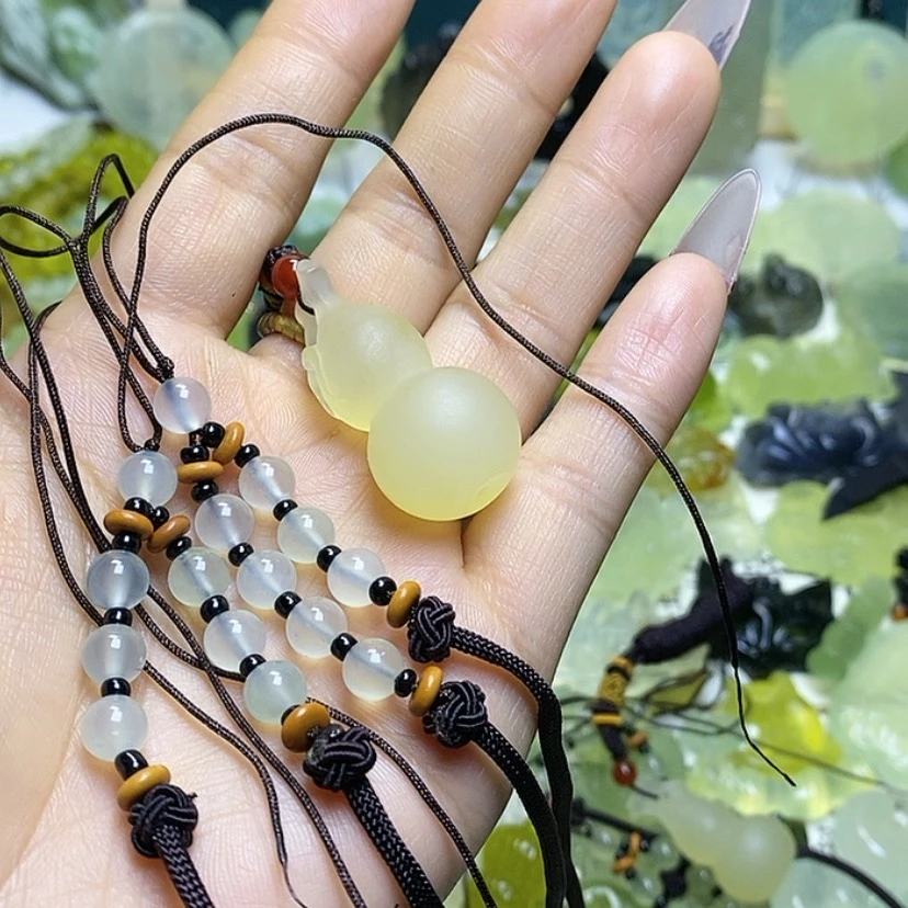 【闪购商品】蛇纹石玉颈饰未镶嵌秀****颖