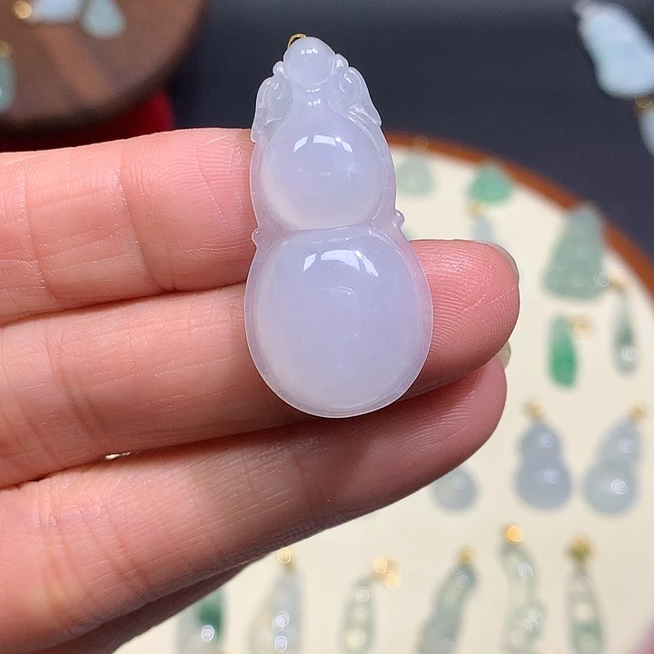 翡翠未镶嵌颈饰葫芦