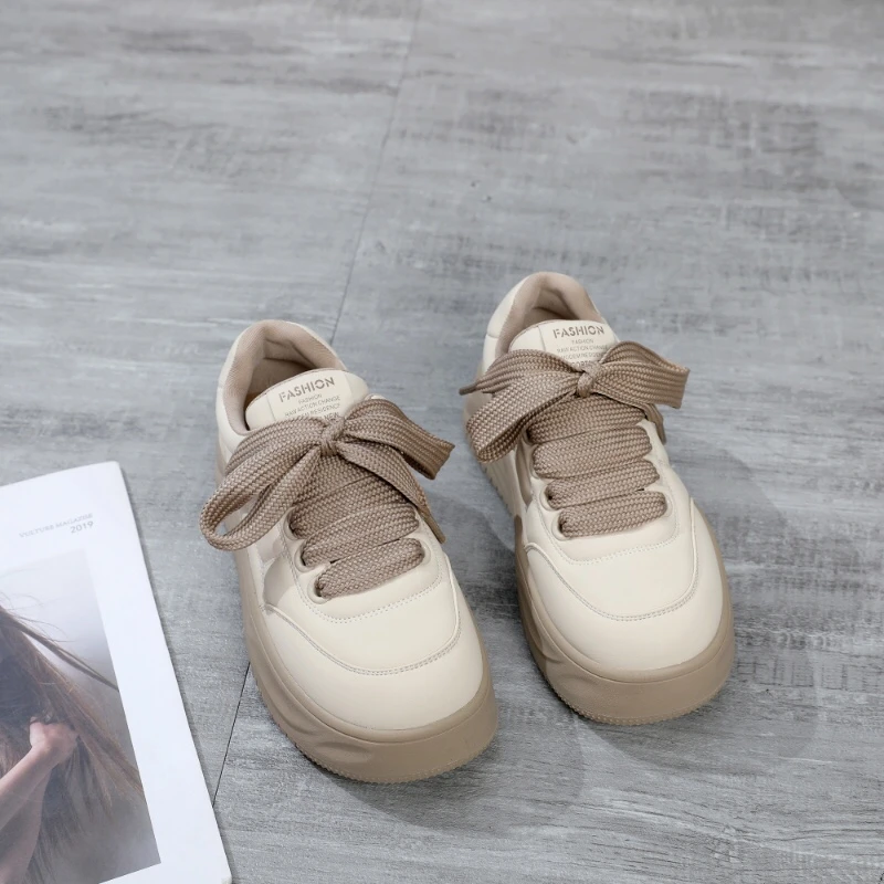 热卖经典爆款面包鞋超舒适百搭休闲鞋25年春季新款运动鞋820-1