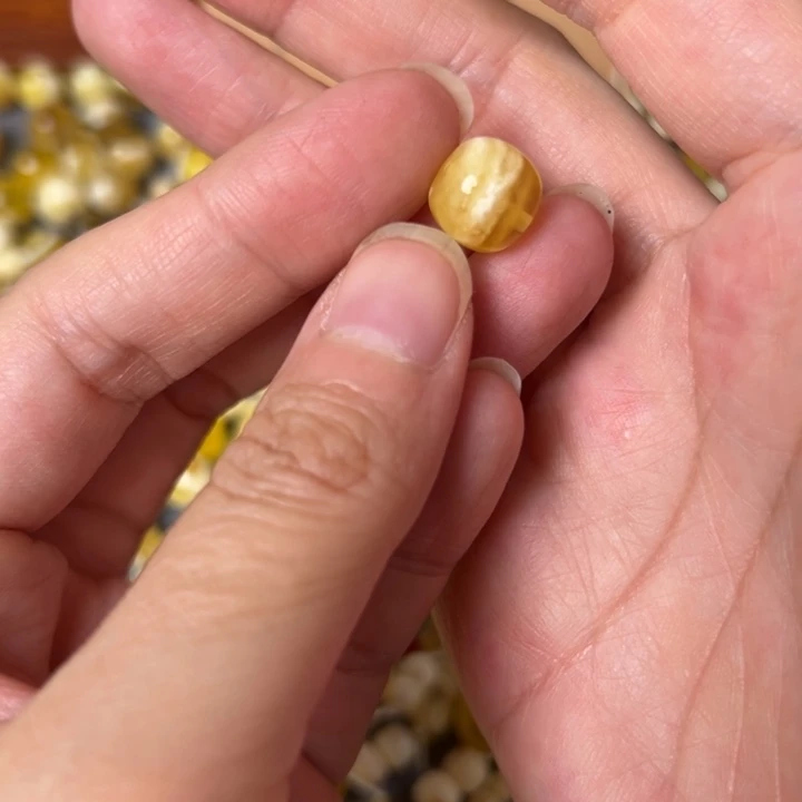 蜜蜡未镶嵌裸石10.5mm一个
