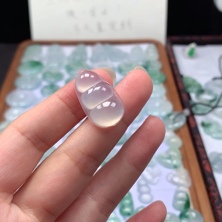 颈饰未镶嵌翡翠冰种福豆