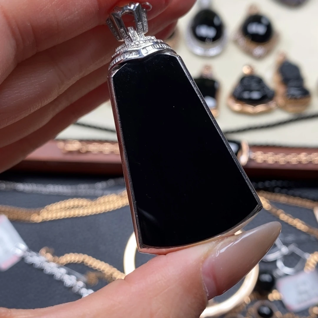 翡翠颈饰18K金镶嵌?****?无事牌