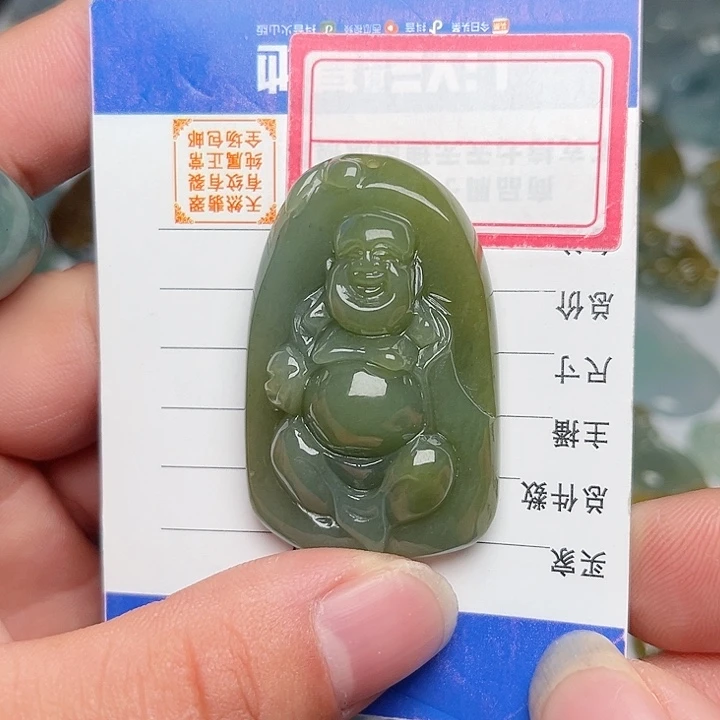 翡翠颈饰未镶嵌佛公