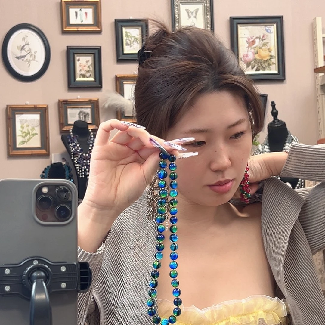 舞***弦玻璃颈饰编号378 特价不退不换