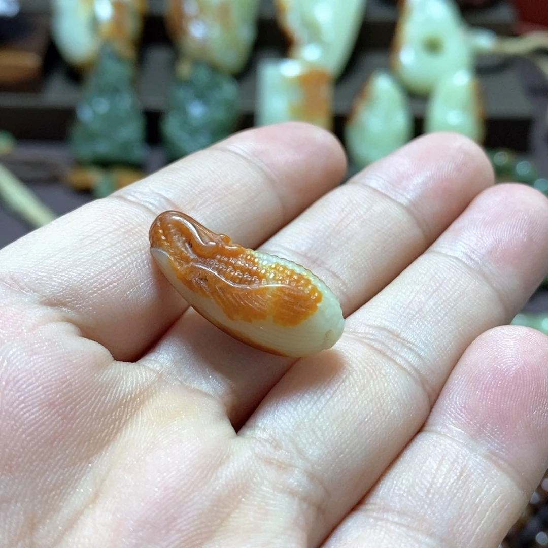 透闪石质玉未镶嵌挂件