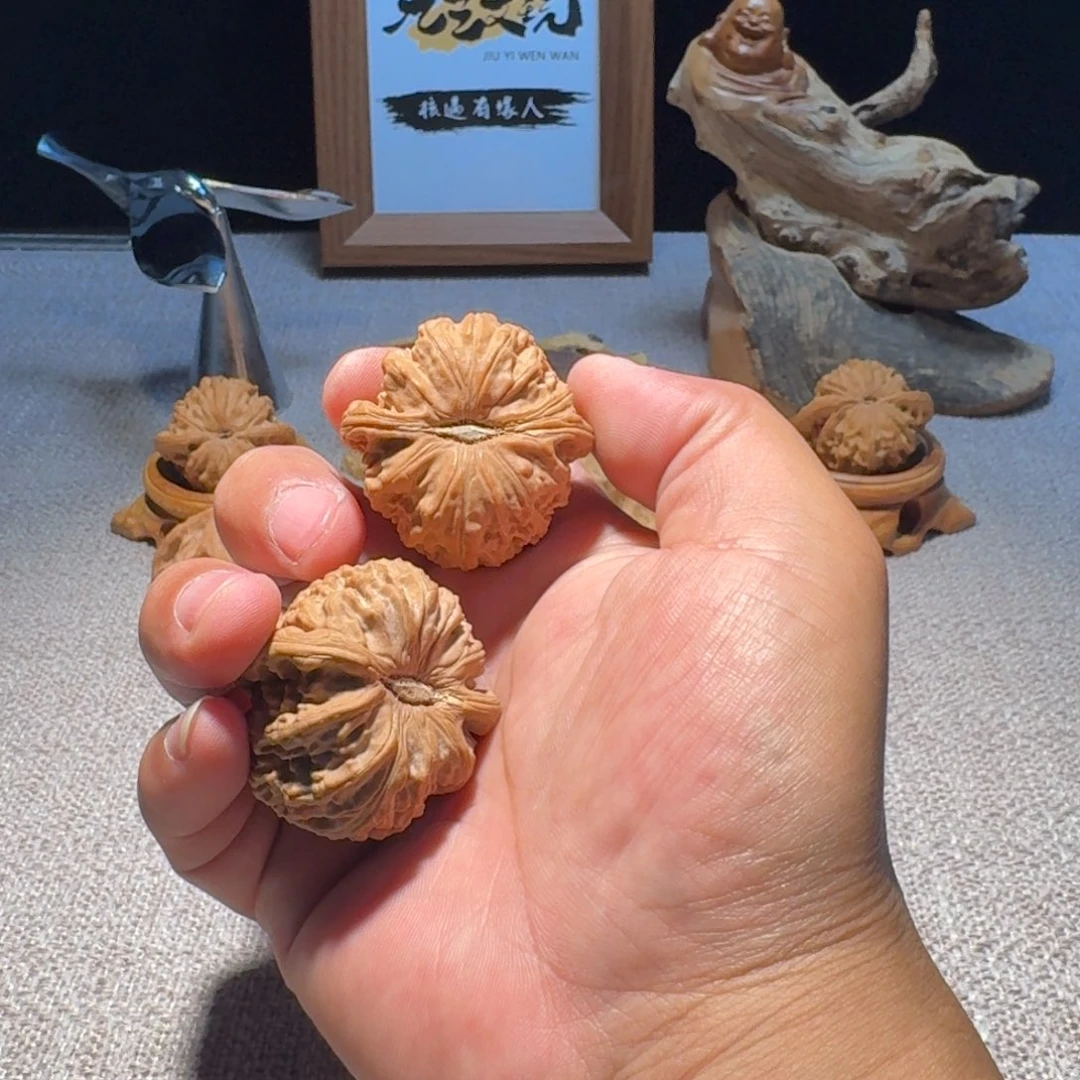 文玩核桃把件与***.全品40白狮子