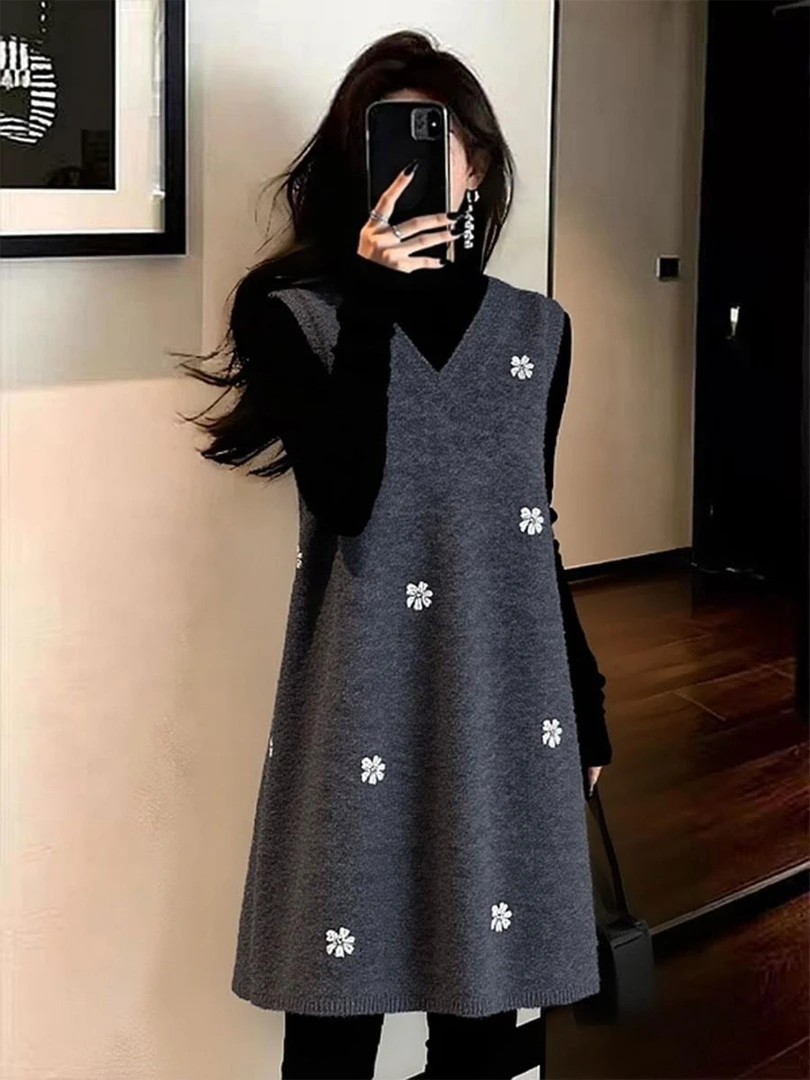 中长款灰色小花设计毛衣裙女2025冬季新款套头V领无袖背心连衣裙