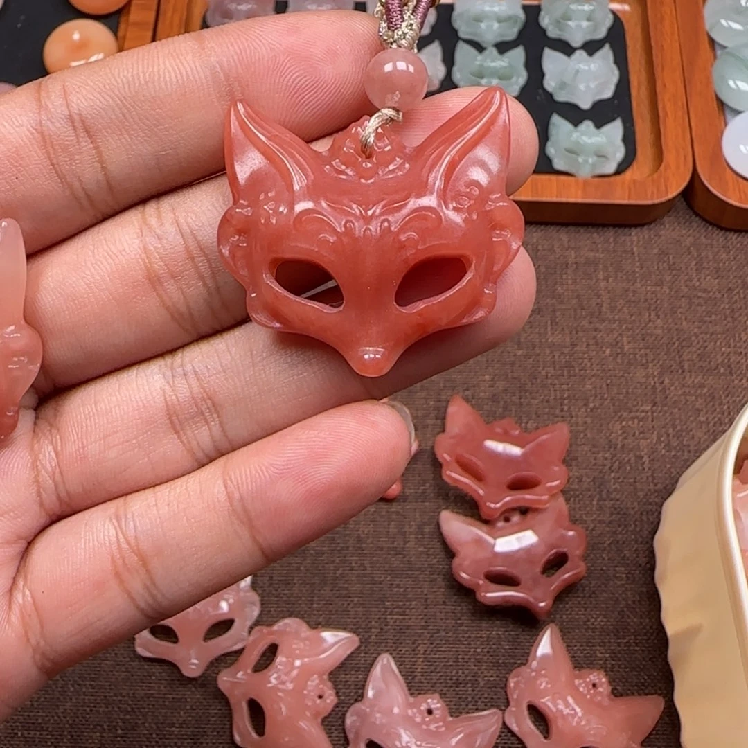 颈饰未镶嵌石英岩玉