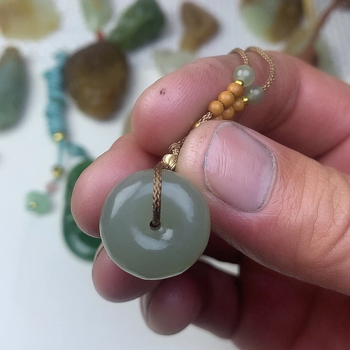 和田玉（糖玉）未镶嵌颈饰