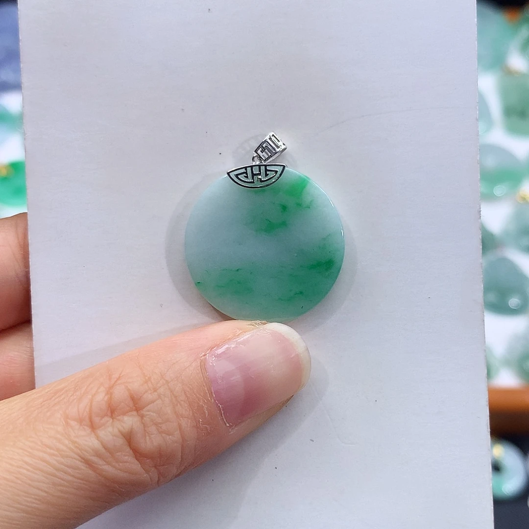 翡翠18K金镶嵌颈饰翡翠吊坠