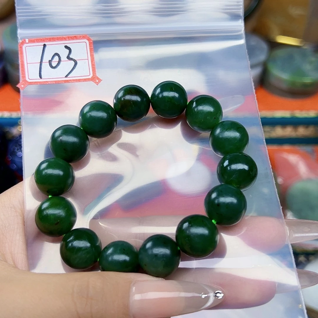 幸***绿和田玉未镶嵌珠宝半成品