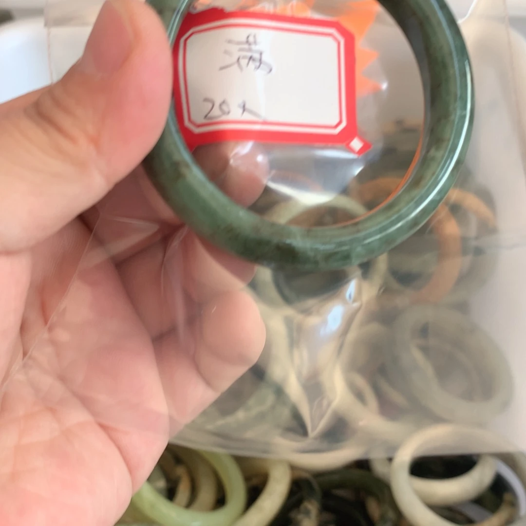 透闪石-蛇纹石玉手镯未镶嵌满*