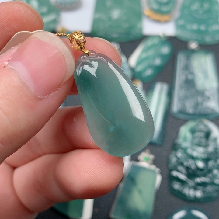 翡翠颈饰18K金镶嵌翡翠