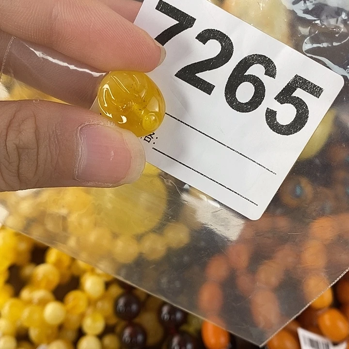 蜜蜡未镶嵌珠宝奇石