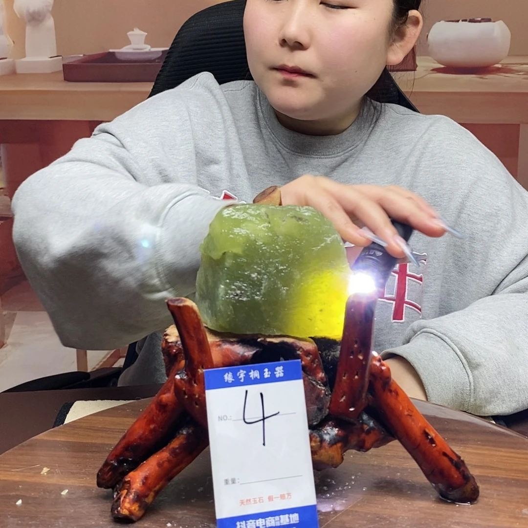 蛇纹石玉原石未镶嵌