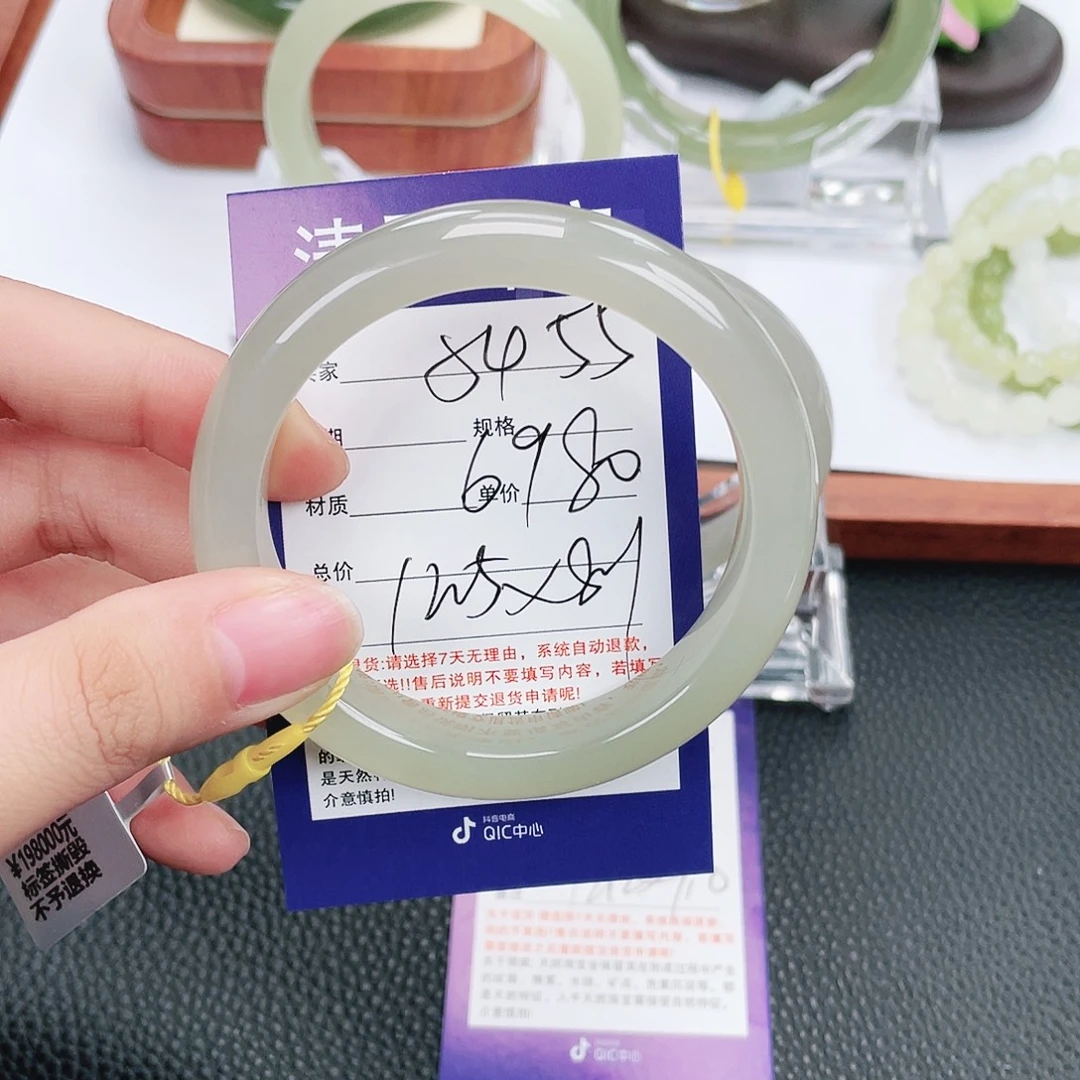 和田玉未镶嵌手镯