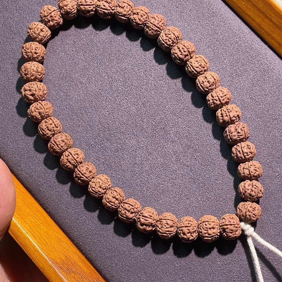 胡***楞金刚菩提吊坠老树王手持