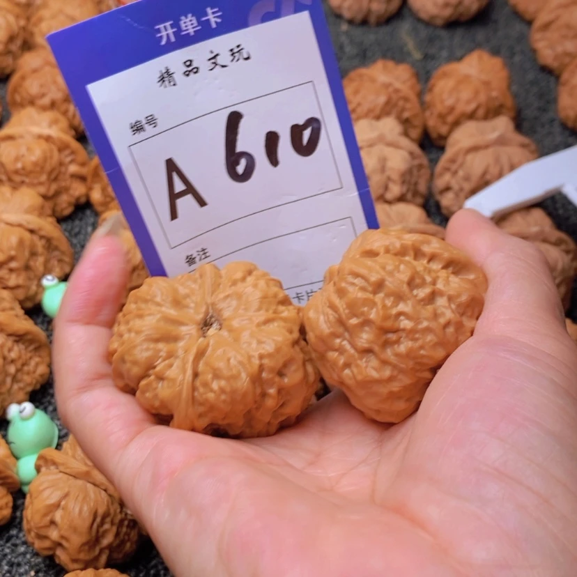 【闪购商品】桃核吊坠?**?这首单曲我真的