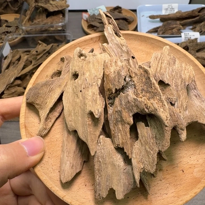 B***）海南土沉虫漏25克。