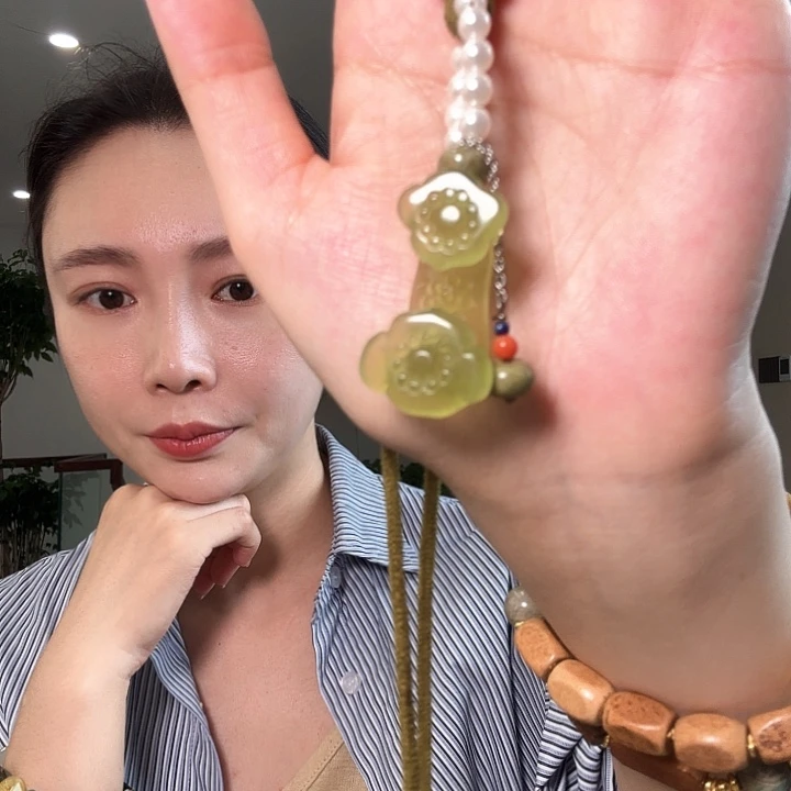 L****蛇纹石玉未镶嵌颈饰