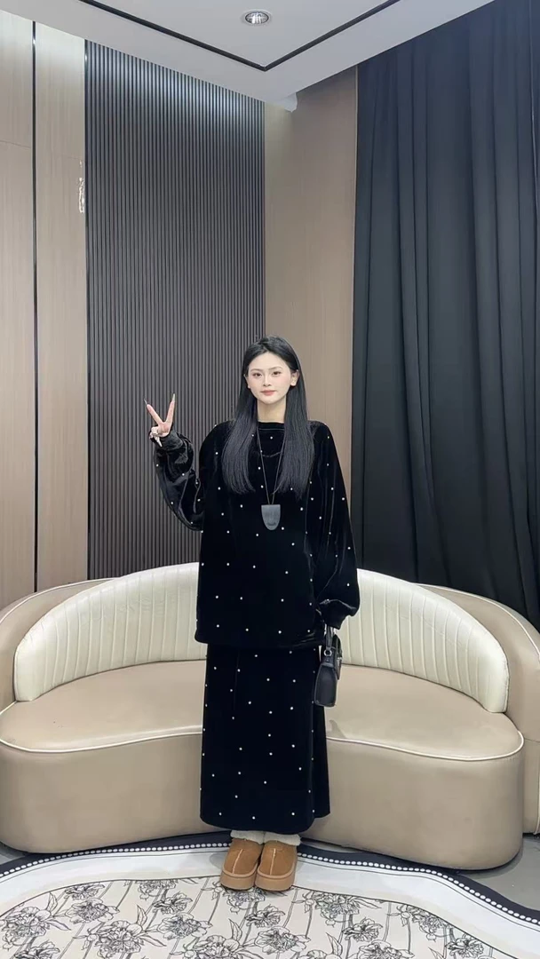 【允儿严选】时尚新款钻钻加绒设计师重工上衣＋半身裙