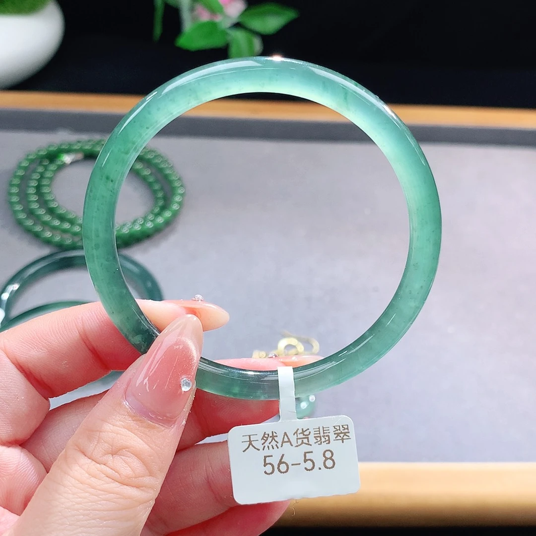 未镶嵌手镯（圆镯）翡翠