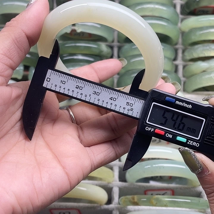 蛇纹石玉未镶嵌手镯97