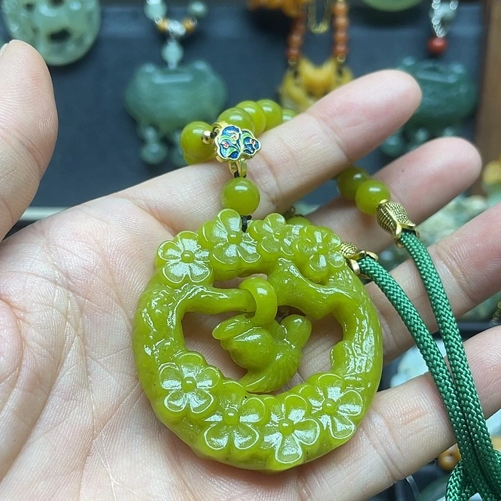 未镶嵌蛇纹石玉颈饰