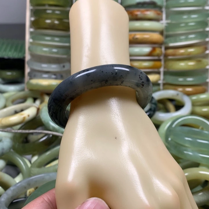 蛇纹石玉手镯未镶嵌江****灯