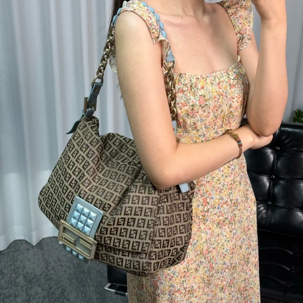 95新 FENDI/芬迪 限定老花铆钉大胖丁单肩包 cy