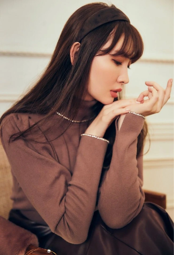 【FaFa】日系品牌 秋冬新款 H 经典优雅设计钻领绑带针织衫