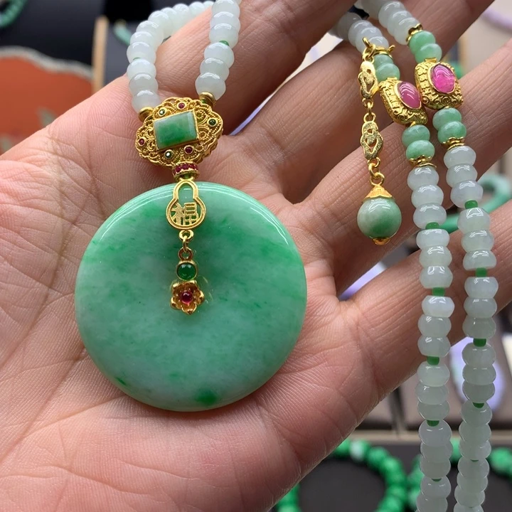 翡翠未镶嵌吊坠(赠链)