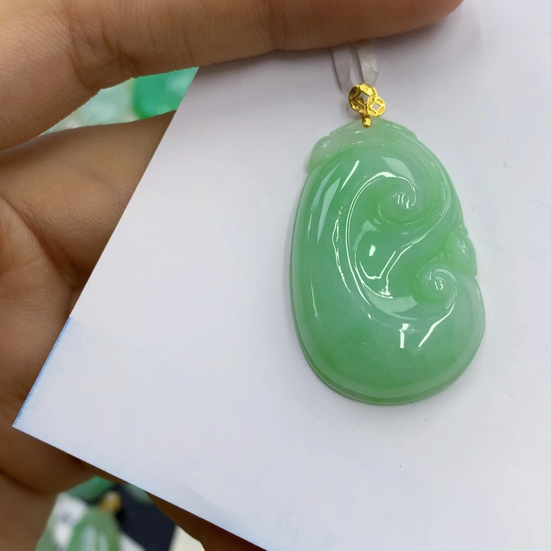 翡翠18K金镶嵌颈饰翡翠